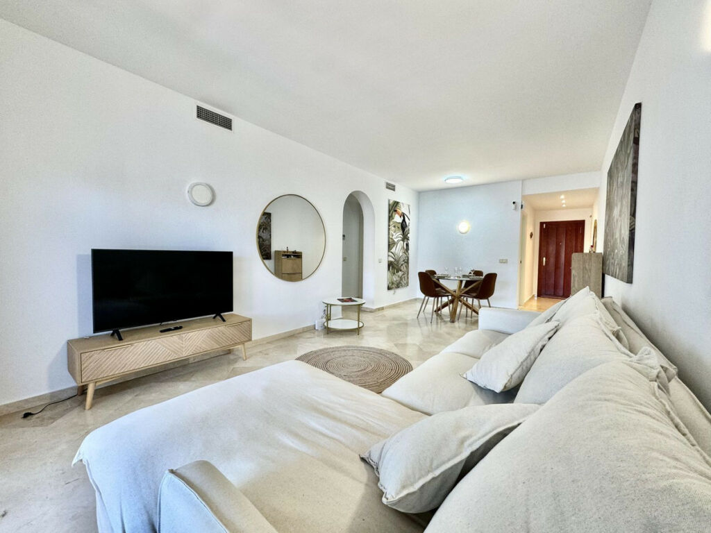 Middle Floor Apartment Costalita Málaga - image 3