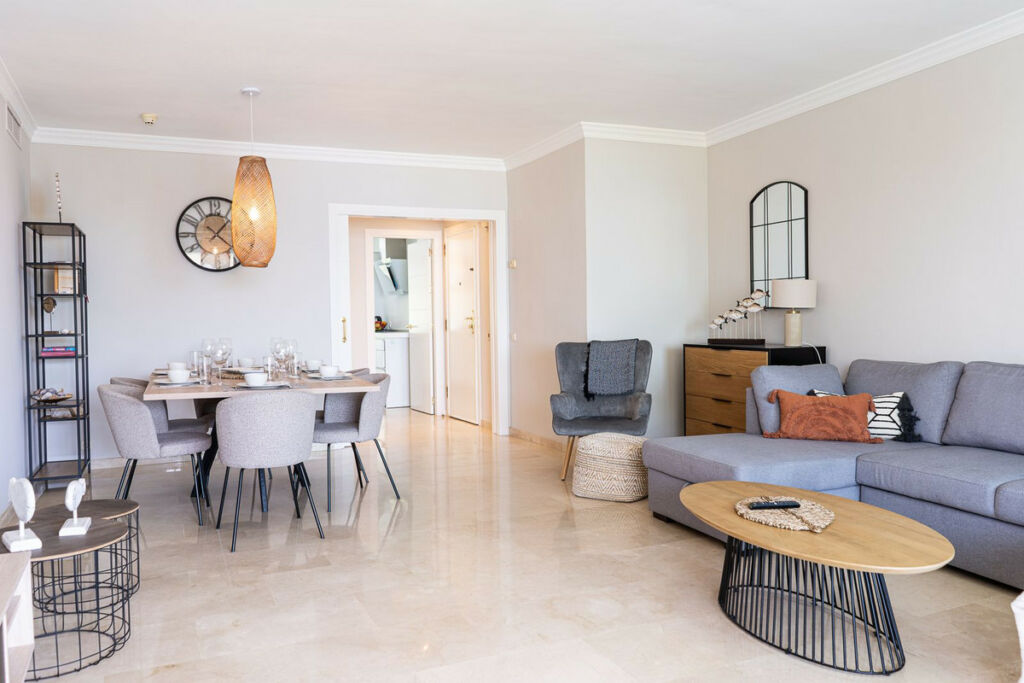 Middle Floor Apartment New Golden Mile Málaga - image 3