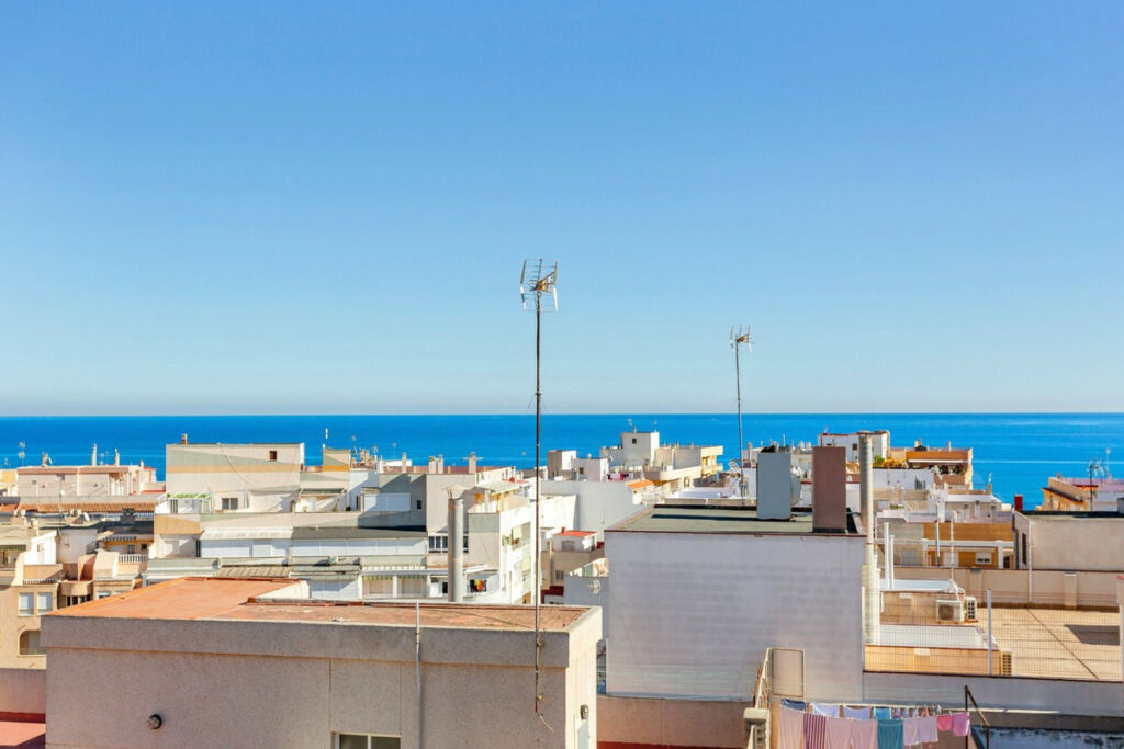 Middle Floor Apartment Torrevieja Alicante - image 31