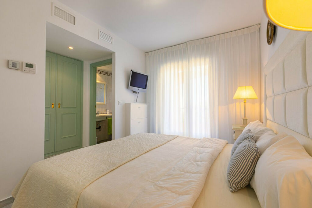 Semi-Detached House Costabella Málaga - image 30