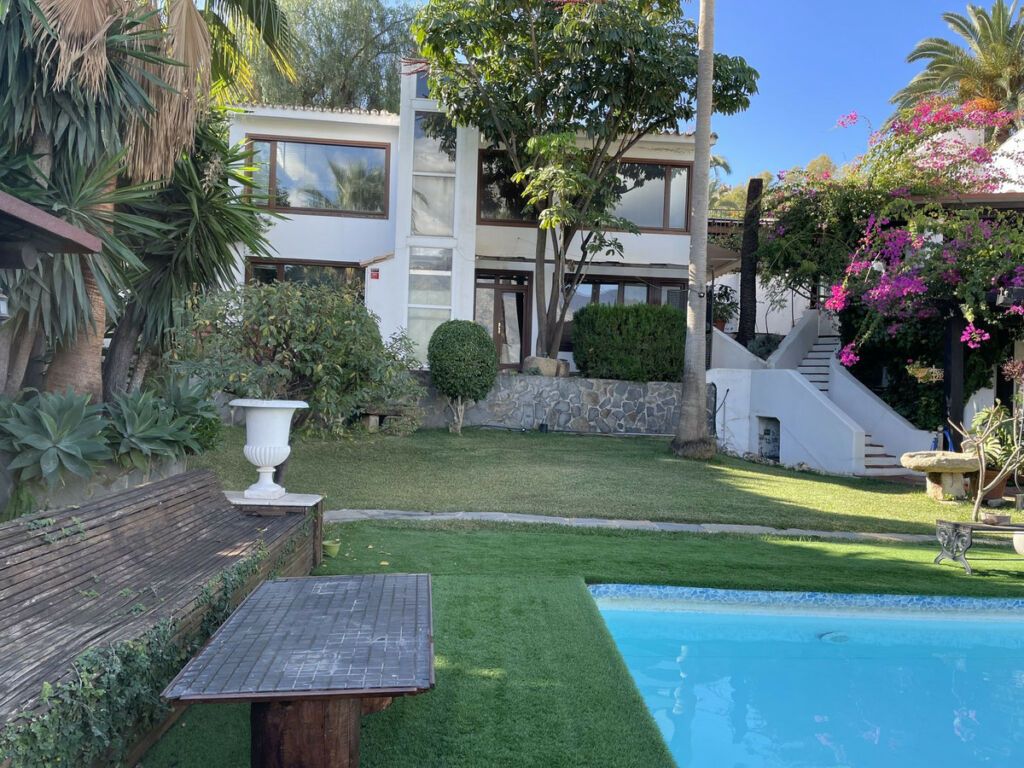 Detached Villa Nueva Andalucía Málaga - image 31