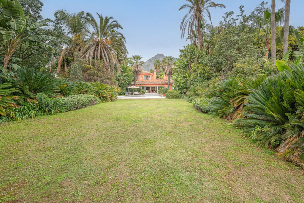 Detached Villa Nagüeles Málaga - image 31