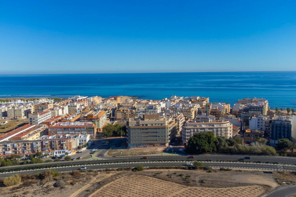 Middle Floor Apartment Torrevieja Alicante - image 28