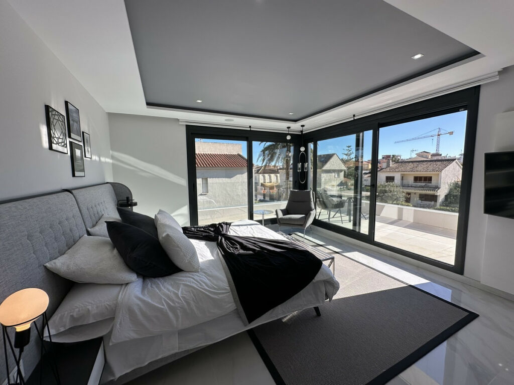 Detached Villa La Zenia Alicante - image 32