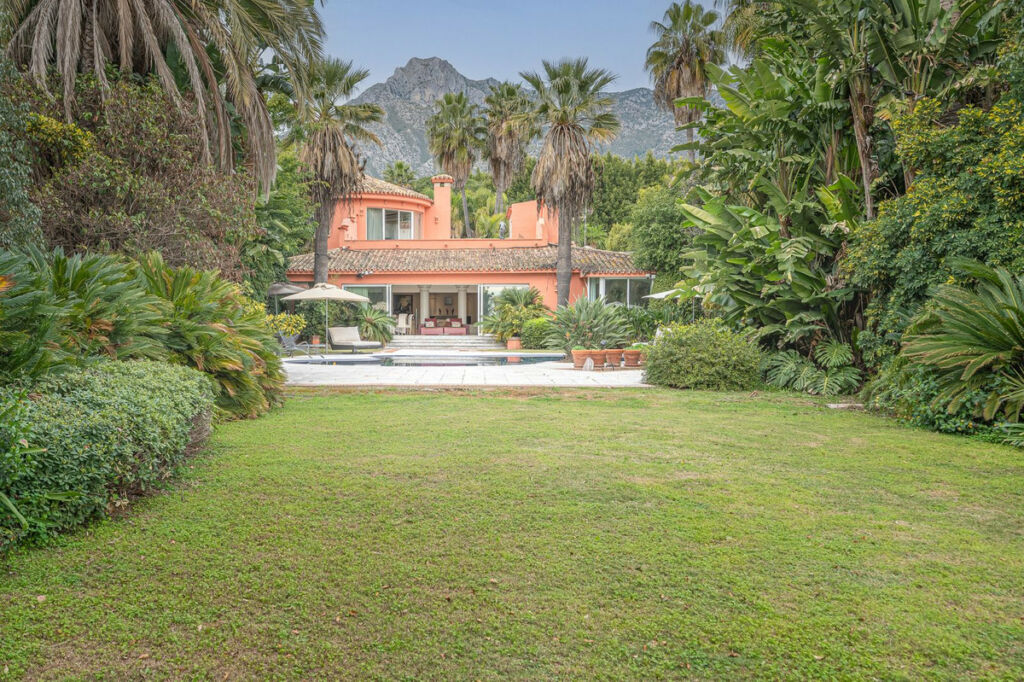 Detached Villa Nagüeles Málaga - image 32