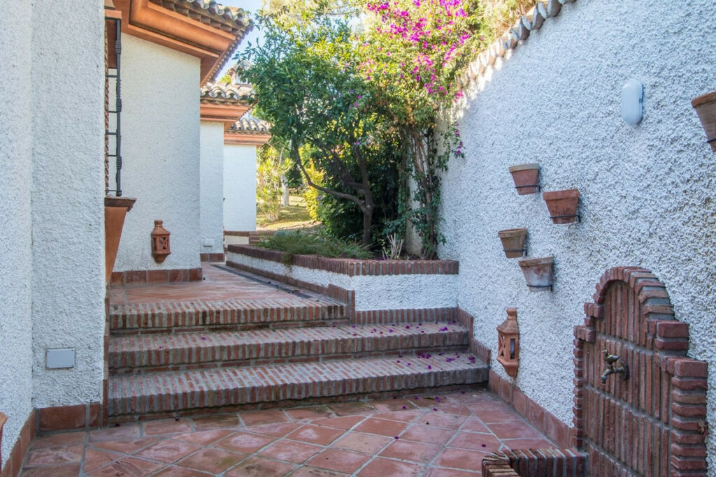 Detached Villa Costabella Málaga - image 33