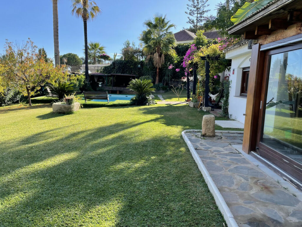 Detached Villa Nueva Andalucía Málaga - image 36
