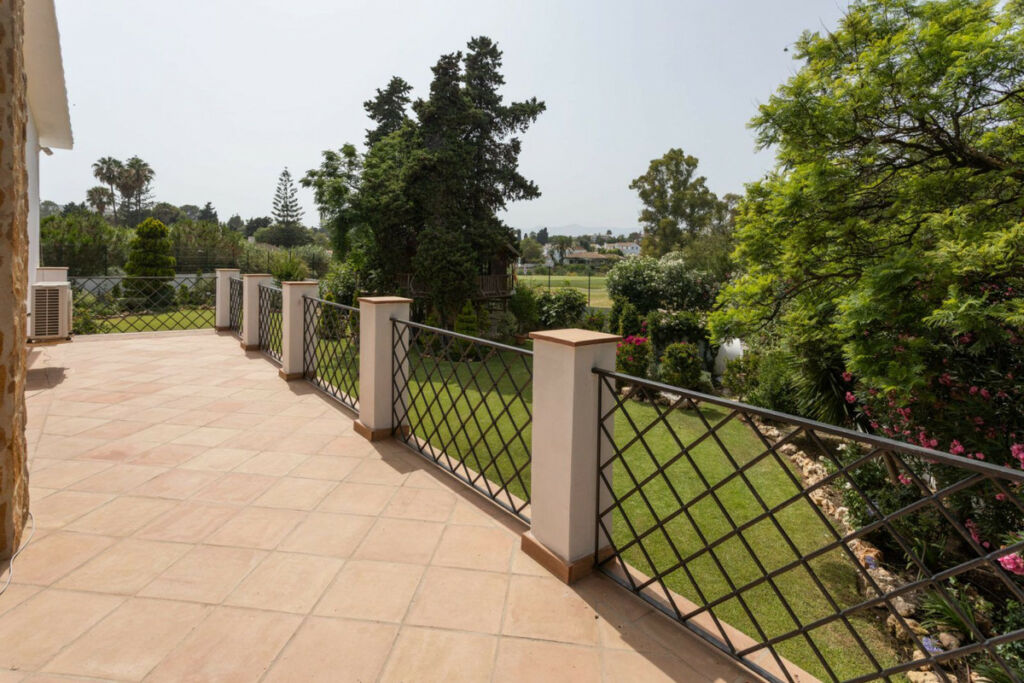 Detached Villa Guadalmina Baja Málaga - image 35