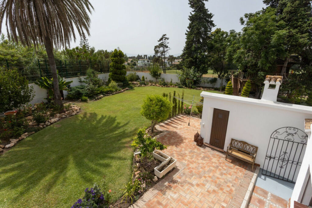 Detached Villa Guadalmina Baja Málaga - image 36
