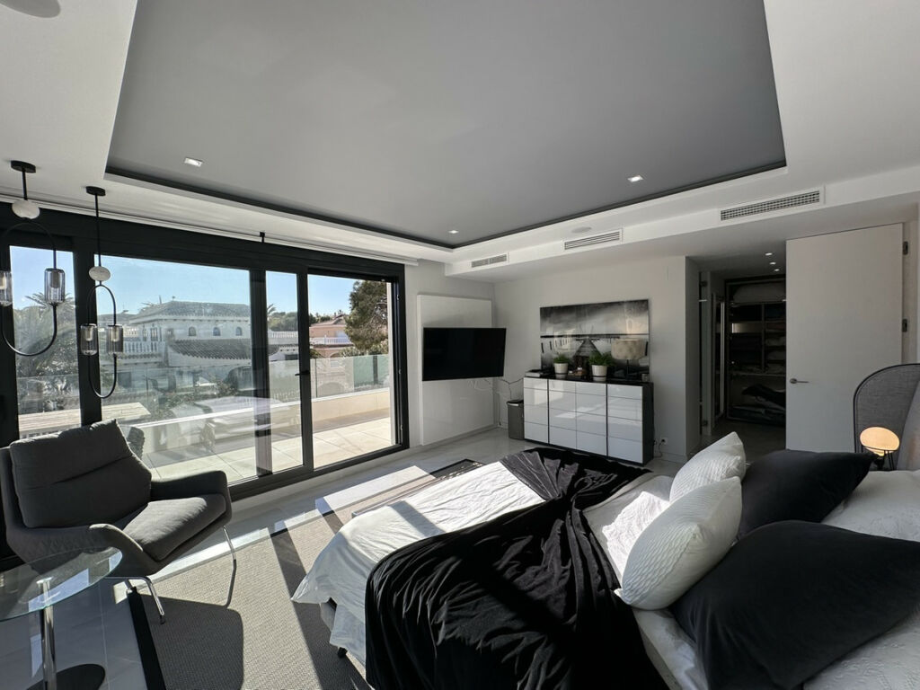 Detached Villa La Zenia Alicante - image 38