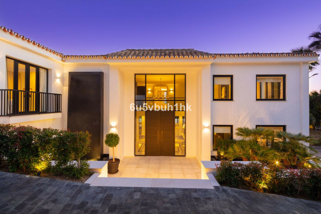Detached Villa Nueva Andalucía Málaga - image 38