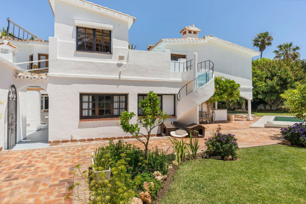 Detached Villa Guadalmina Baja Málaga - image 39