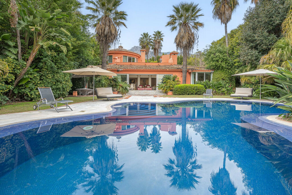 Detached Villa Nagüeles Málaga - image 4