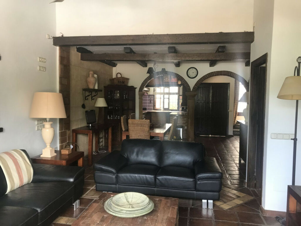 Townhouse Benahavís Málaga - image 4
