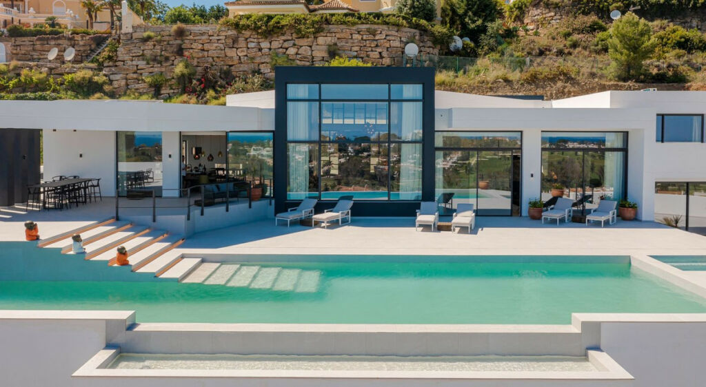 Detached Villa Benahavís Málaga - image 4