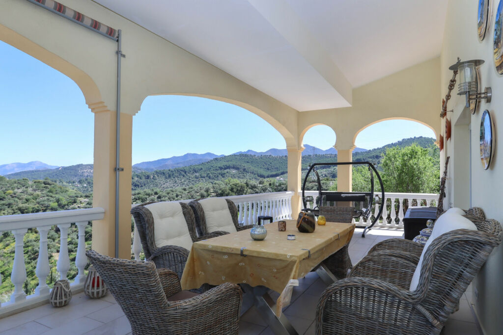 Detached Villa Monda Málaga - image 3