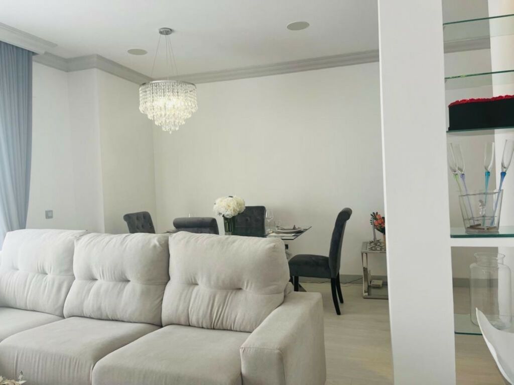 Middle Floor Apartment Estepona Málaga - image 4