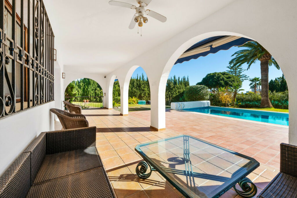 Detached Villa Atalaya Málaga - image 4