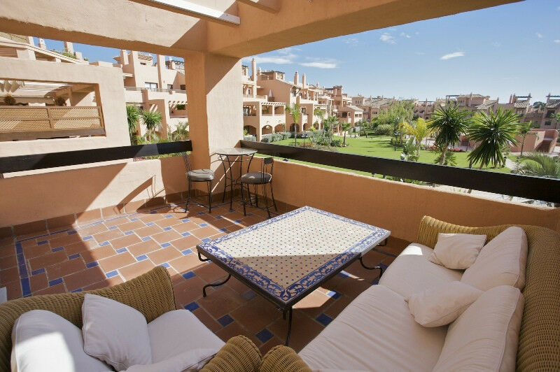 Middle Floor Apartment Estepona Málaga - image 4