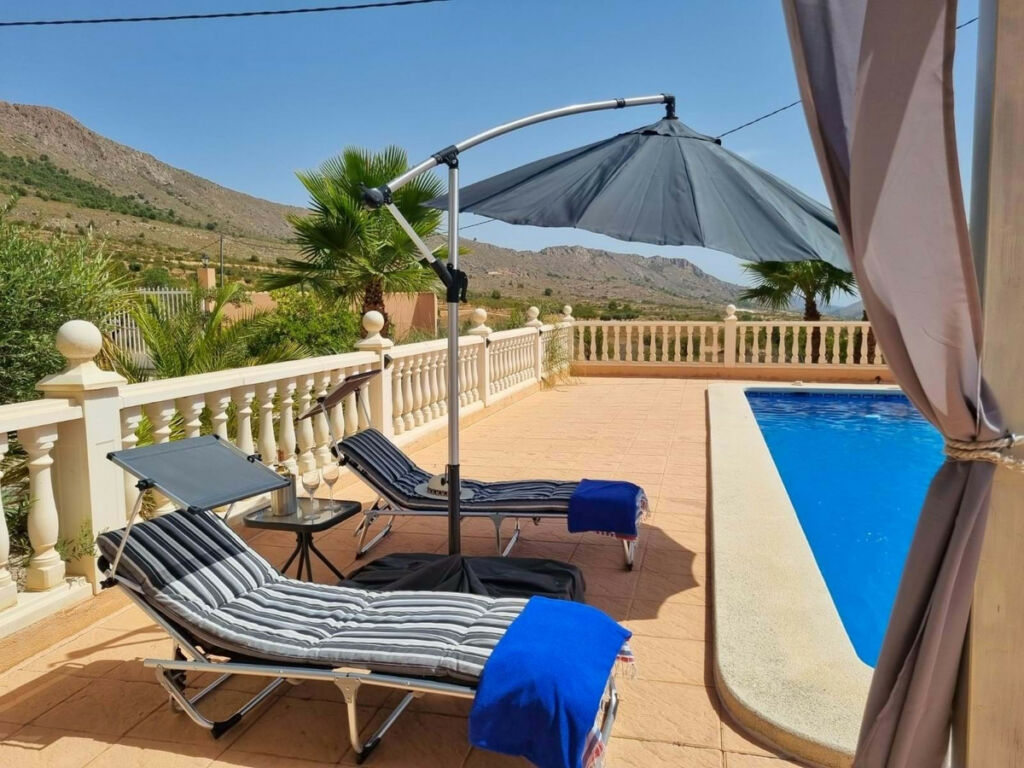 Detached Villa La Romana Alicante - image 4