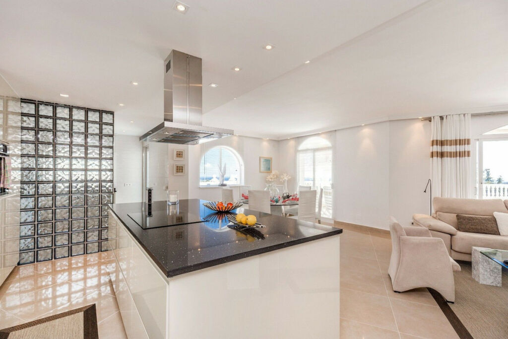 Detached Villa La Quinta Málaga - image 4