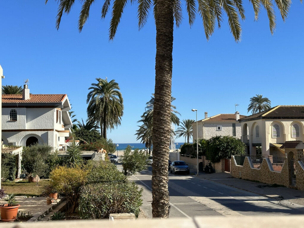 Detached Villa La Zenia Alicante - image 4