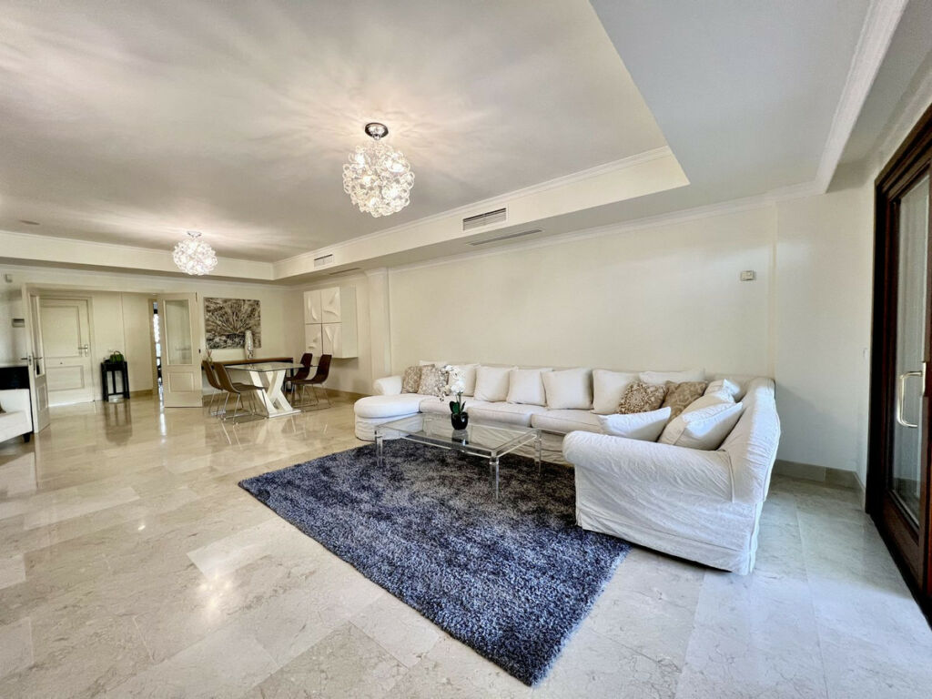 Ground Floor Apartment The Golden Mile Málaga - image 4