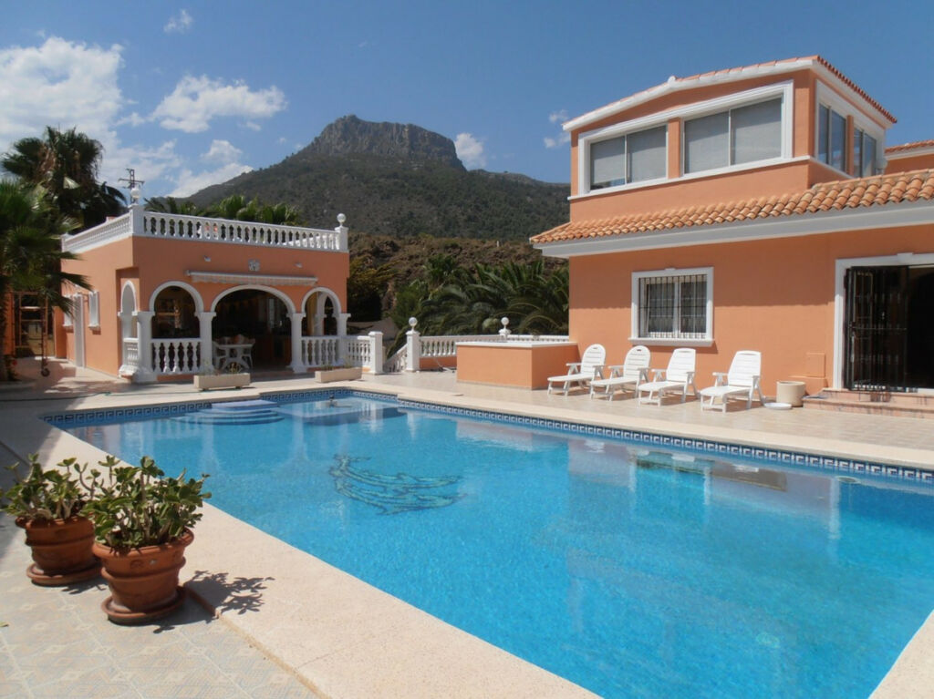 Detached Villa Calpe Alicante - image 4