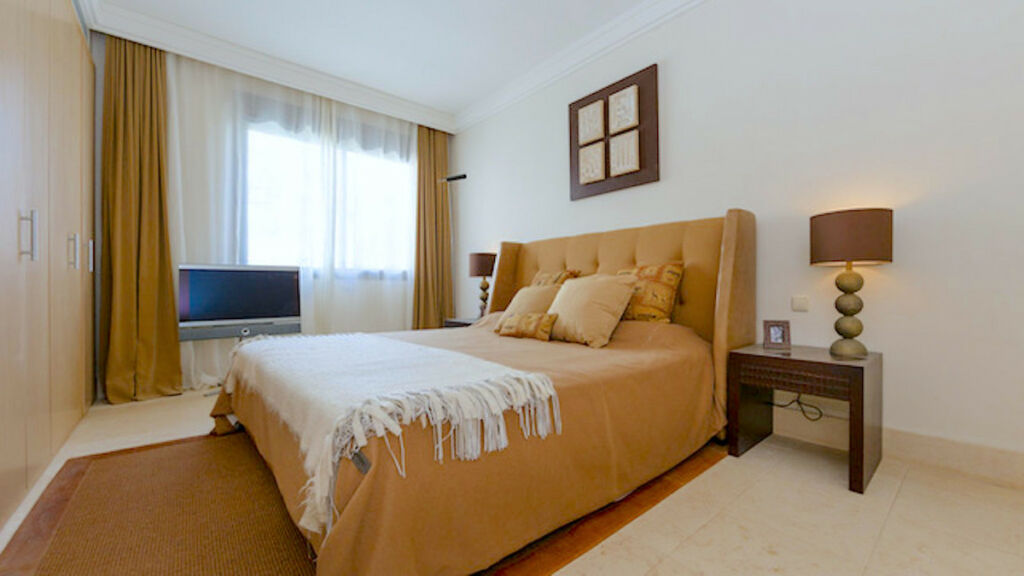 Penthouse Duplex Altos de los Monteros Málaga - image 4