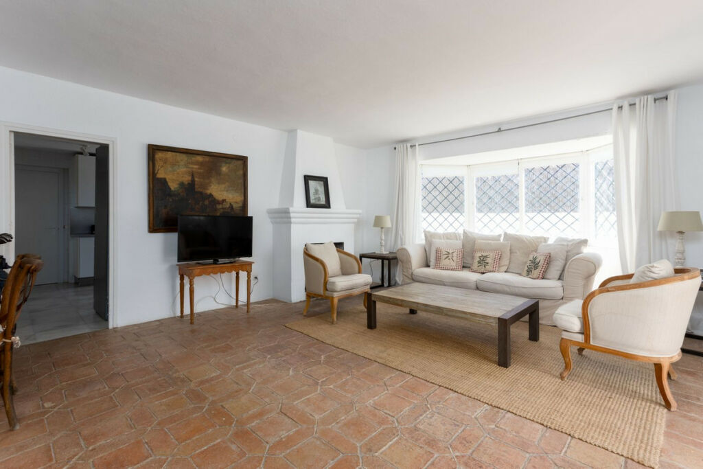 Detached Villa Guadalmina Baja Málaga - image 4