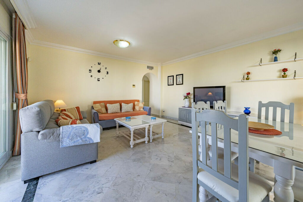 Middle Floor Apartment Puerto Banús Málaga - image 5