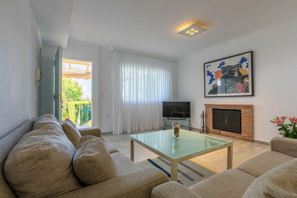 Semi-Detached House Costabella Málaga - image 4