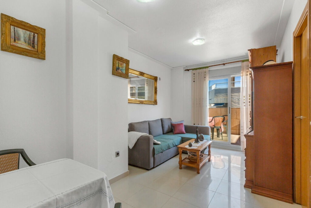 Middle Floor Apartment Torrevieja Alicante - image 6