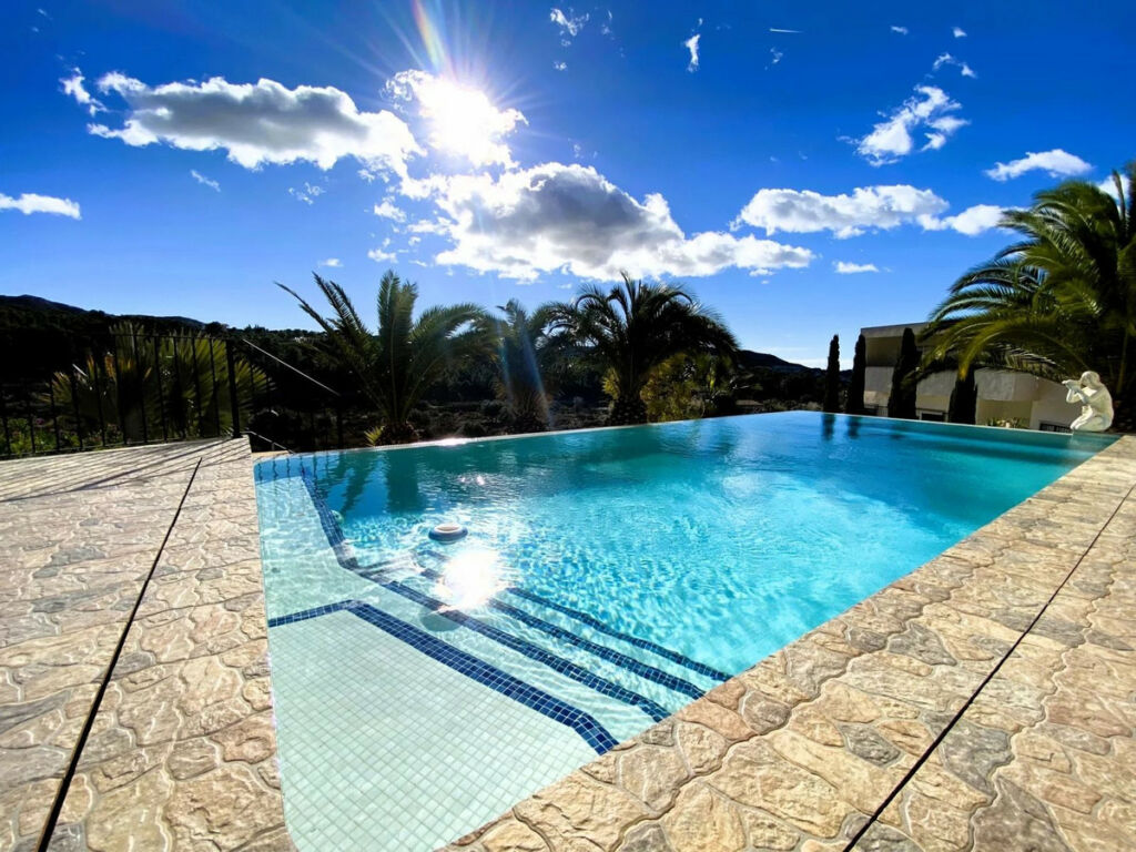 Detached Villa Busot Alicante - image 4