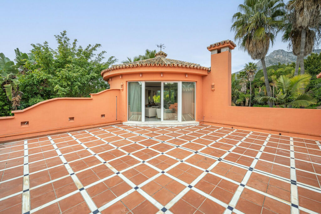 Detached Villa Nagüeles Málaga - image 40