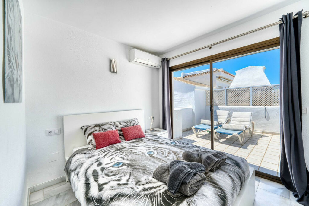 Penthouse Elviria Málaga - image 26
