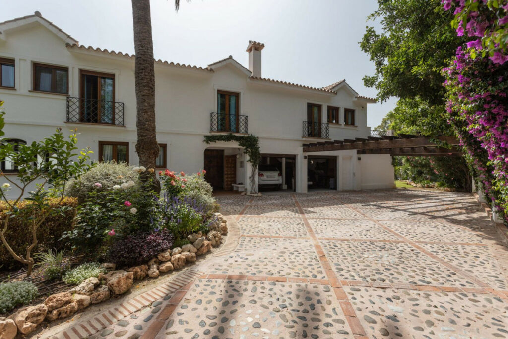 Detached Villa Guadalmina Baja Málaga - image 47