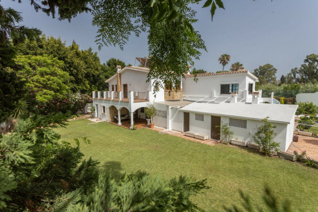 Detached Villa Guadalmina Baja Málaga - image 49