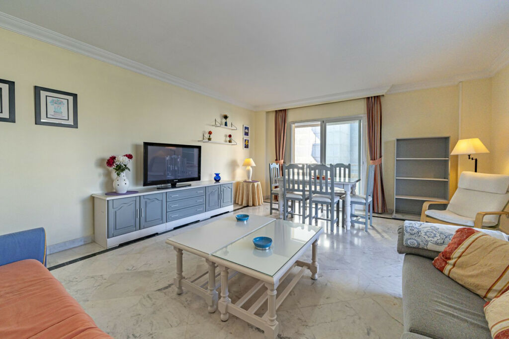 Middle Floor Apartment Puerto Banús Málaga - image 6