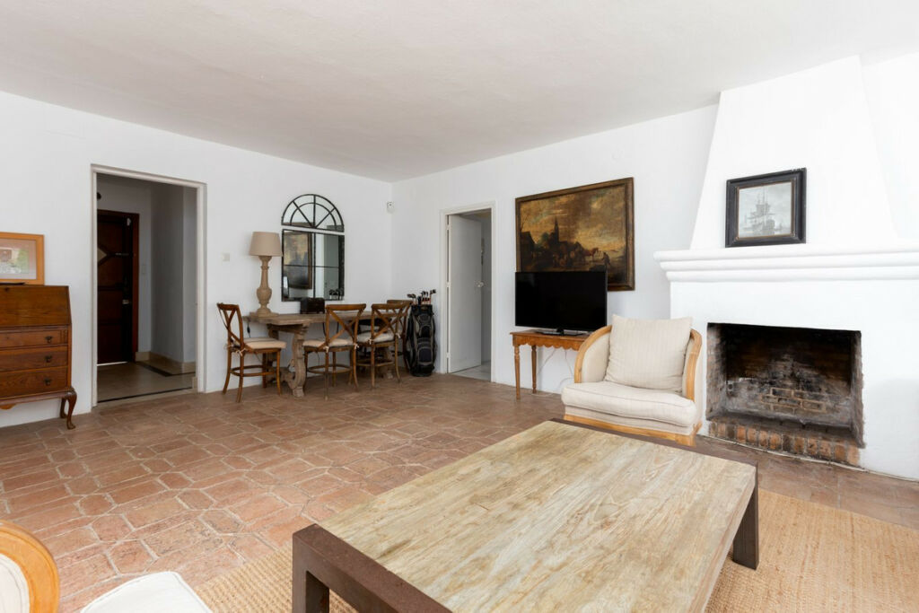 Detached Villa Guadalmina Baja Málaga - image 5