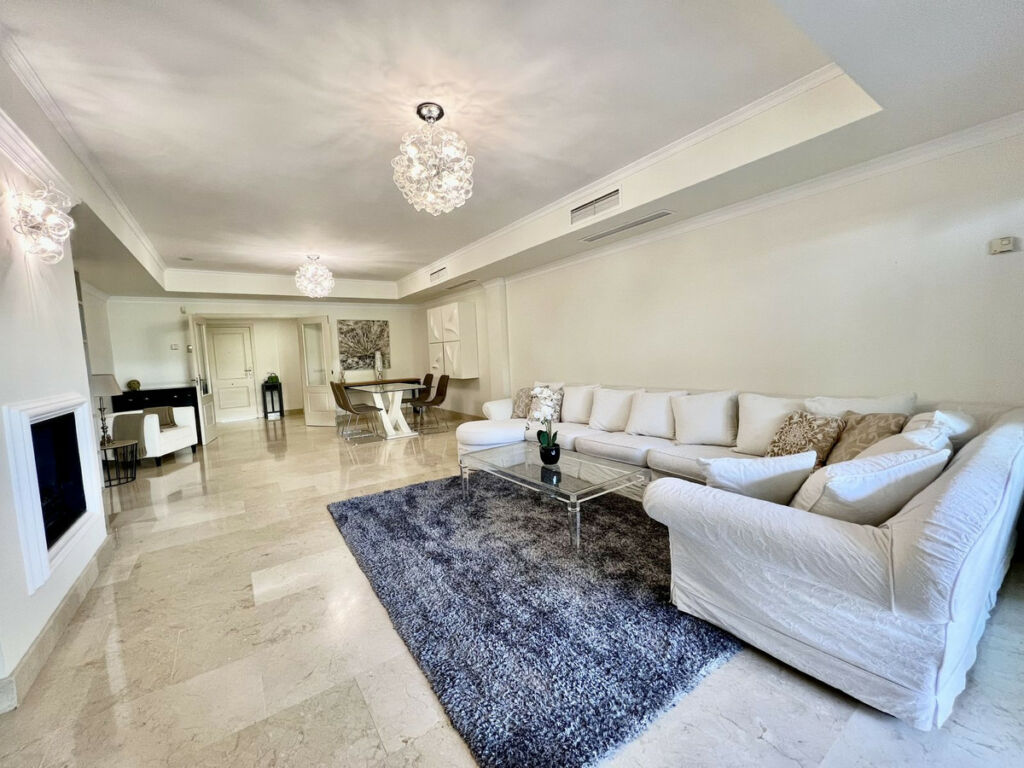 Ground Floor Apartment The Golden Mile Málaga - image 5