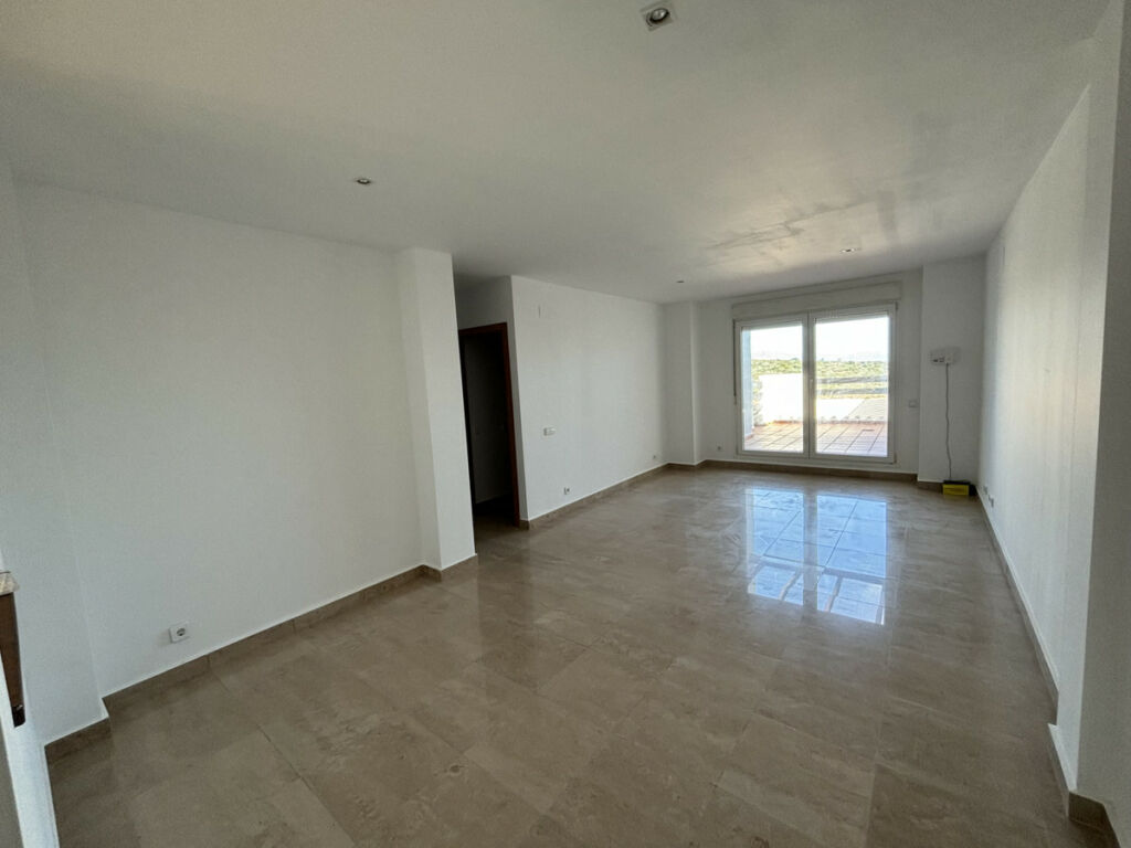 Middle Floor Apartment La Duquesa Málaga - image 5