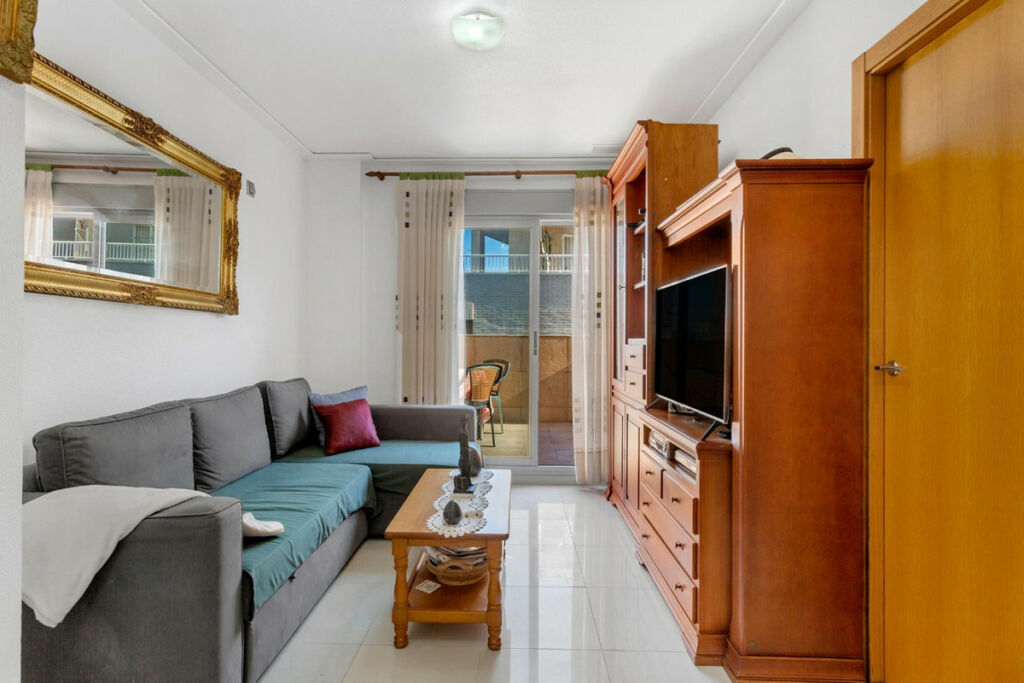 Middle Floor Apartment Torrevieja Alicante - image 3