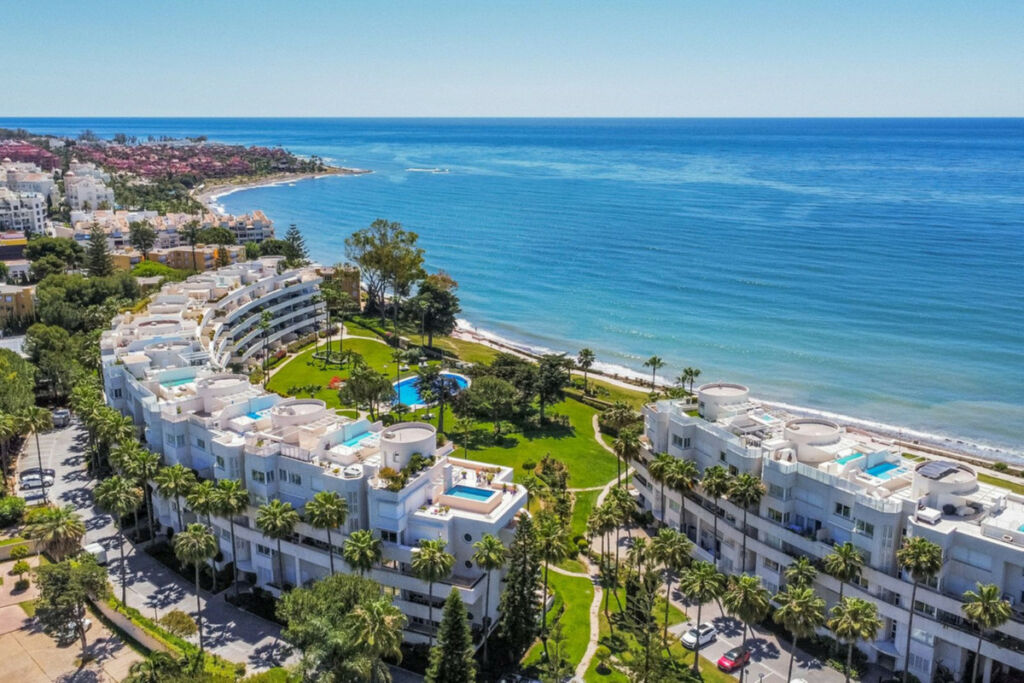 Middle Floor Apartment Estepona Málaga - image 17