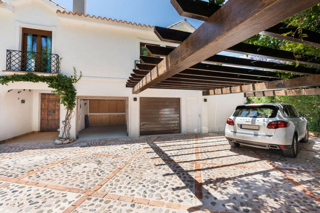 Detached Villa Guadalmina Baja Málaga - image 5