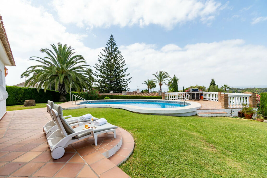Detached Villa Elviria Málaga - image 5