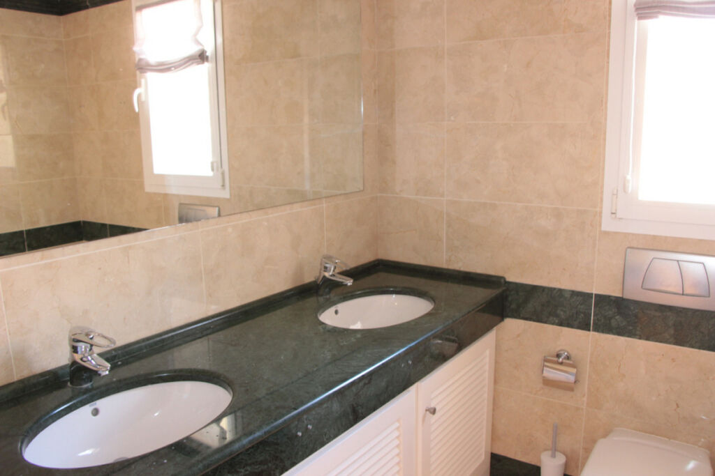 Middle Floor Apartment Marbella Málaga - image 6