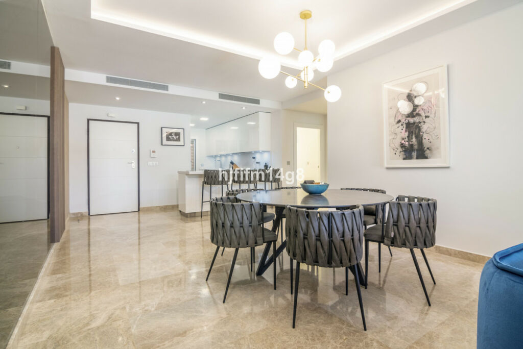 Middle Floor Apartment Nueva Andalucía Málaga - image 6
