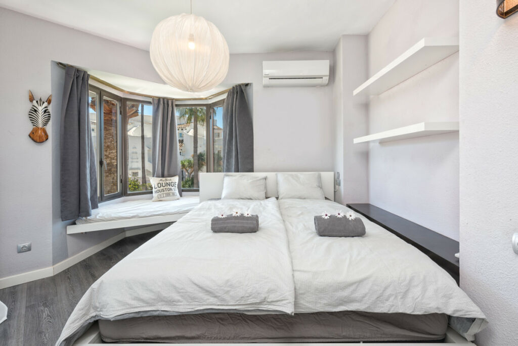 Middle Floor Apartment Calahonda Málaga - image 6