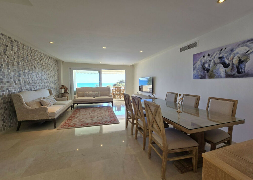 Middle Floor Apartment Estepona Málaga - image 6